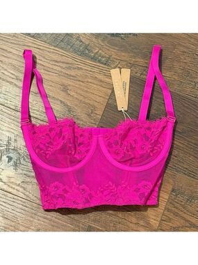 SKIMS Hot Pink balconette lace bra. NWT. Size XS